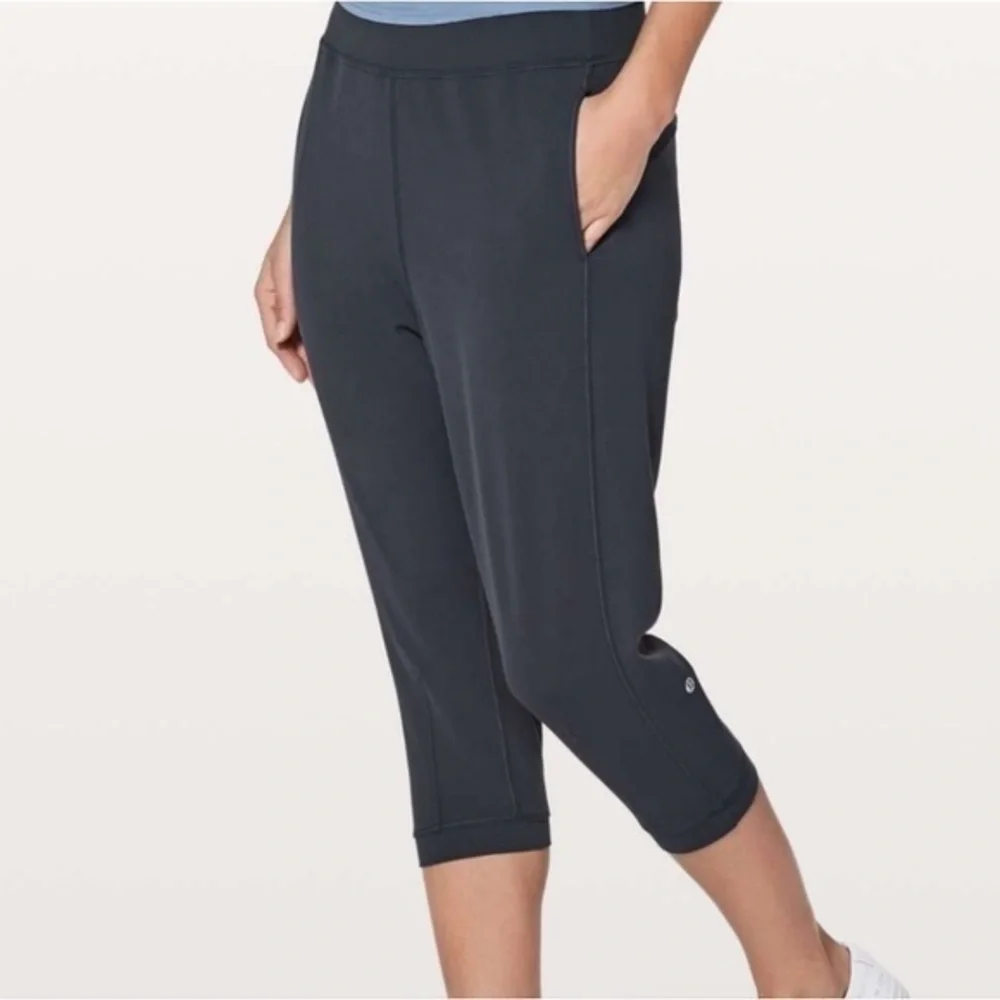 Lululemon Rejuvenate Crop *18